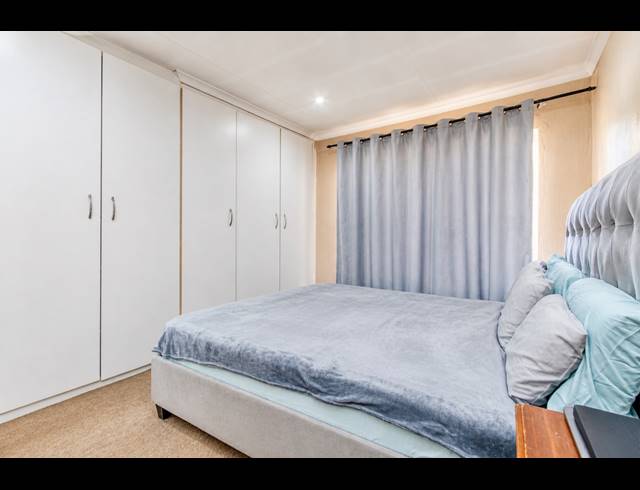 4 BEDROOM FREESTANDING FOR SALE IN WELTEVREDEN PARK